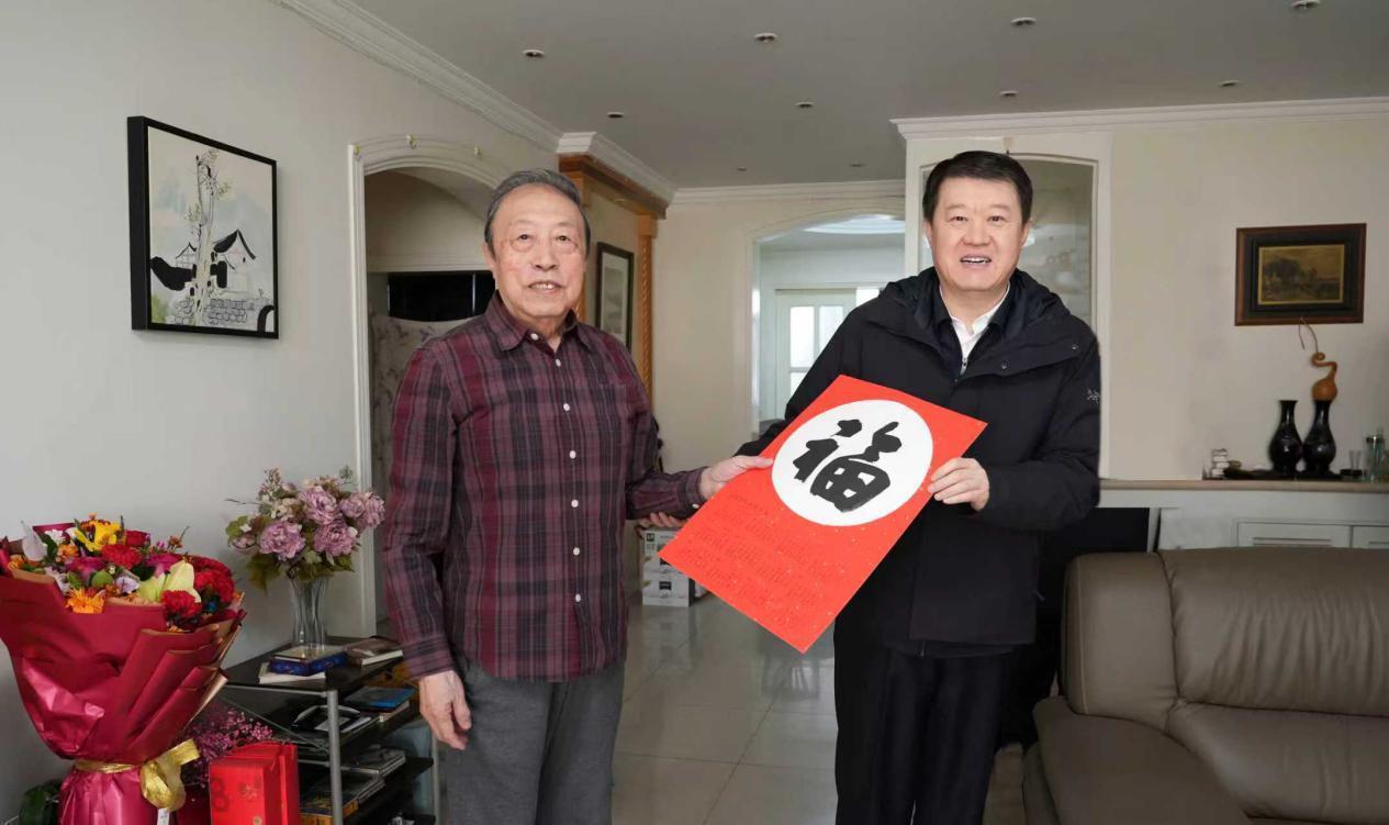 省卫生健康委领导春节前夕走访慰问离退休老党员老干部老专家
