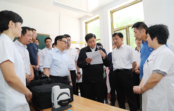 李凤岐就脱贫攻坚工作深入繁峙县金山铺乡调研